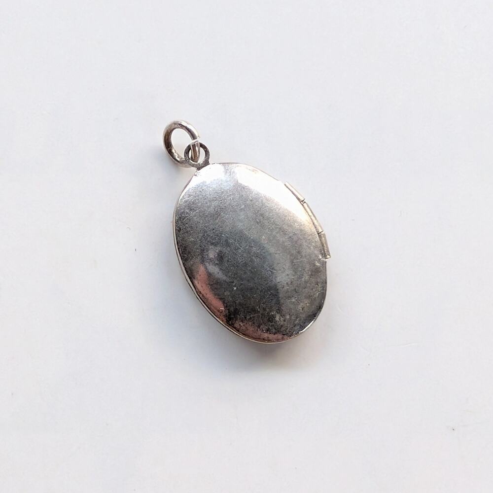 Vintage Estate Silver Tone Victorian Inspired Ornate Locket Necklace Pendant - Picture 2 of 4